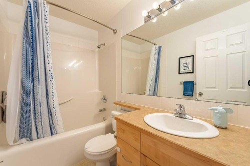 322 Rockyspring Circle Nw, Calgary, AB - Indoor Photo Showing Bathroom