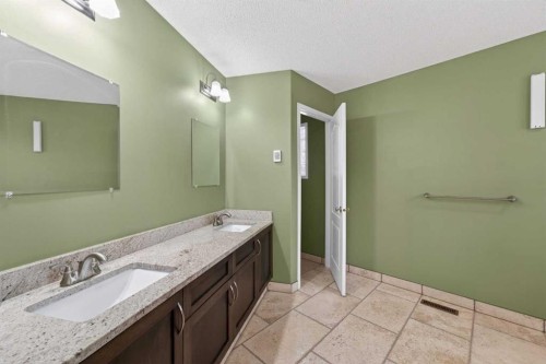111 Valley Ponds Crescent Nw, Calgary, AB - Indoor Photo Showing Bathroom