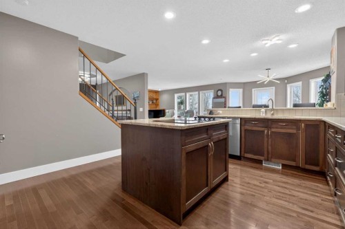 111 Valley Ponds Crescent Nw, Calgary, AB - Indoor Photo Showing Kitchen