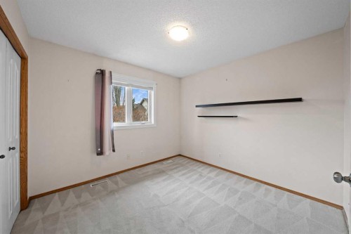90 Riverview Circle Se, Calgary, AB - Indoor Photo Showing Other Room