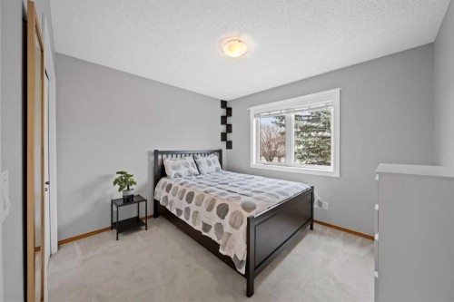 90 Riverview Circle Se, Calgary, AB - Indoor Photo Showing Bedroom