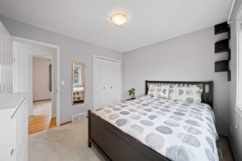 90 Riverview Circle Se, Calgary, AB - Indoor Photo Showing Bedroom