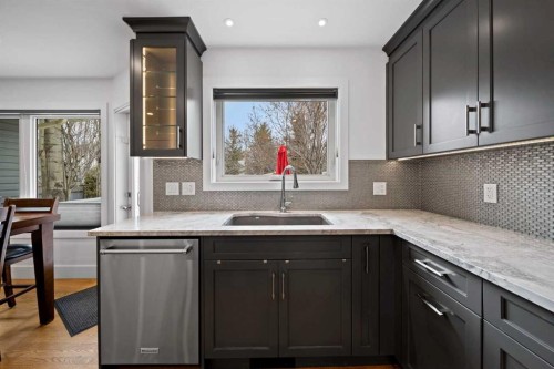 90 Riverview Circle Se, Calgary, AB - Indoor Photo Showing Kitchen