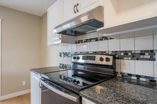 11 Saddlemont Close Ne, Calgary, AB - Indoor Photo Showing Kitchen