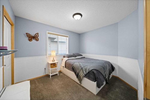 190 Brightonstone Bay Se, Calgary, AB - Indoor Photo Showing Bedroom