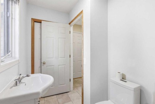 105 Crystalridge Drive, Okotoks, AB - Indoor Photo Showing Bathroom