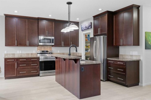 1198 Kingston Crescent Se, Airdrie, AB - Indoor Photo Showing Kitchen