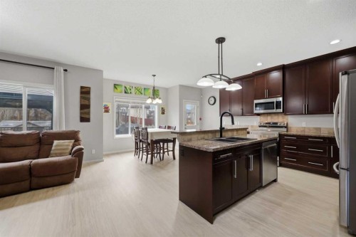 1198 Kingston Crescent Se, Airdrie, AB - Indoor Photo Showing Kitchen