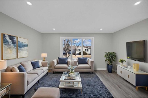 4351 38 Street Ne, Calgary, AB - Indoor Photo Showing Living Room