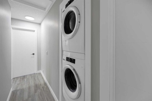 4351 38 Street Ne, Calgary, AB - Indoor Photo Showing Laundry Room