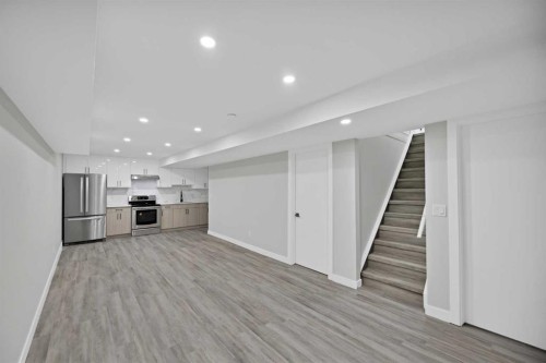 4351 38 Street Ne, Calgary, AB - Indoor