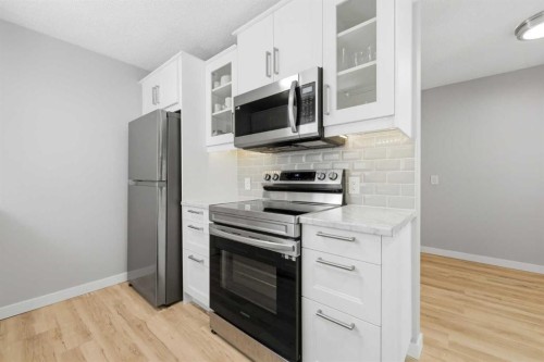 6 Mckernan Place Se, Calgary, AB - Indoor Photo Showing Kitchen