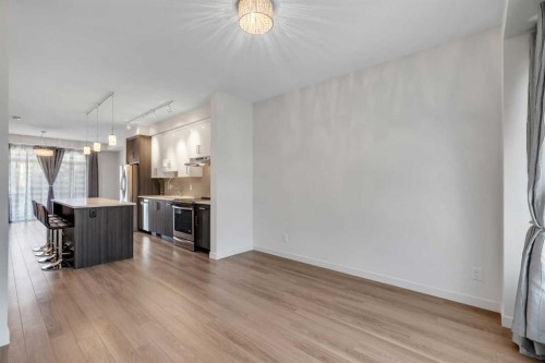 958 Sherwood Boulevard Nw, Calgary, AB - Indoor Photo Showing Kitchen