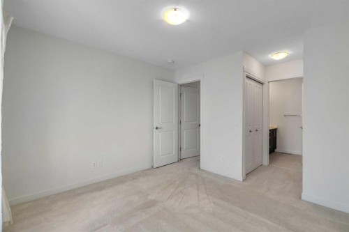 958 Sherwood Boulevard Nw, Calgary, AB - Indoor Photo Showing Other Room