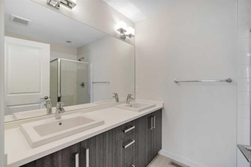 958 Sherwood Boulevard Nw, Calgary, AB - Indoor Photo Showing Bathroom