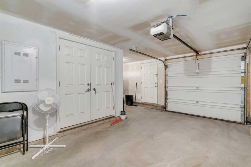 958 Sherwood Boulevard Nw, Calgary, AB - Indoor Photo Showing Garage