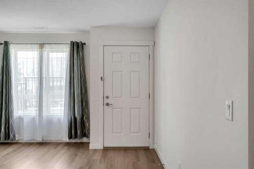 958 Sherwood Boulevard Nw, Calgary, AB - Indoor Photo Showing Other Room