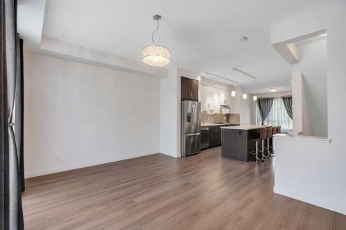 958 Sherwood Boulevard Nw, Calgary, AB - Indoor Photo Showing Kitchen