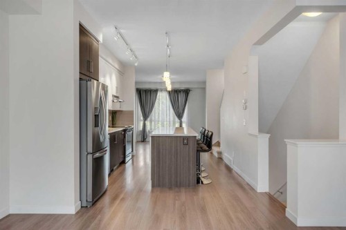 958 Sherwood Boulevard Nw, Calgary, AB - Indoor