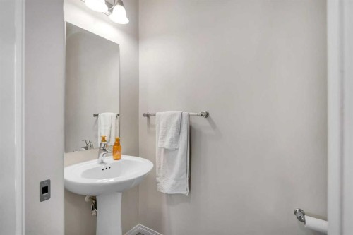 92 Legacy Glen Street Se, Calgary, AB - Indoor Photo Showing Bathroom