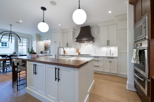 1903 48 Avenue Sw, Calgary, AB - Indoor Photo Showing Kitchen With Upgraded Kitchen