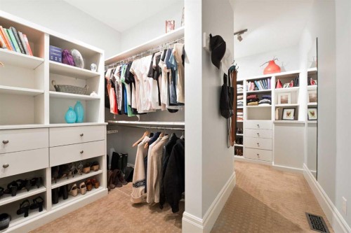 1903 48 Avenue Sw, Calgary, AB - Indoor With Storage