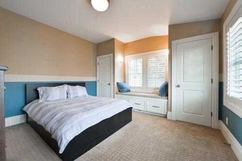 1903 48 Avenue Sw, Calgary, AB - Indoor Photo Showing Bedroom