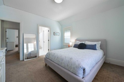 1903 48 Avenue Sw, Calgary, AB - Indoor Photo Showing Bedroom