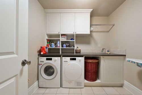 1903 48 Avenue Sw, Calgary, AB - Indoor Photo Showing Laundry Room