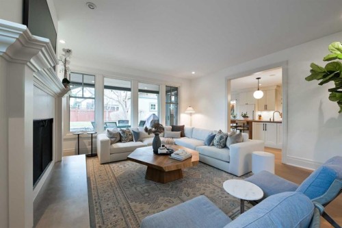 1903 48 Avenue Sw, Calgary, AB - Indoor Photo Showing Living Room