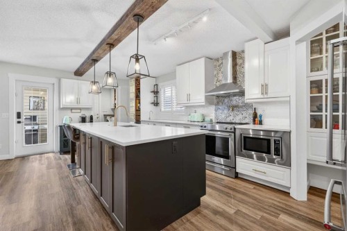 60 Inverness Drive Se, Calgary, AB - Indoor Photo Showing Kitchen With Upgraded Kitchen