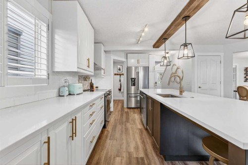 60 Inverness Drive Se, Calgary, AB - Indoor Photo Showing Kitchen With Upgraded Kitchen