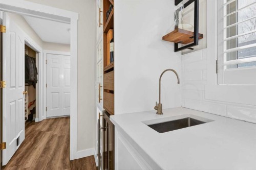 60 Inverness Drive Se, Calgary, AB - Indoor Photo Showing Kitchen