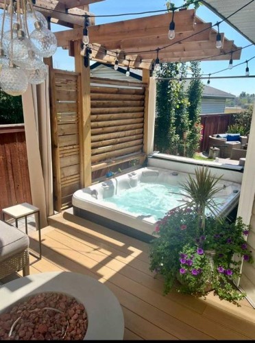 60 Inverness Drive Se, Calgary, AB - Outdoor