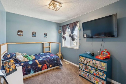 144 Canals Circle Sw, Airdrie, AB - Indoor Photo Showing Bedroom
