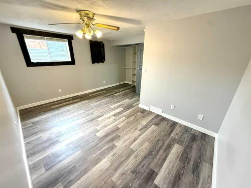716 Bankview Drive, Drumheller, AB - Indoor Photo Showing Other Room
