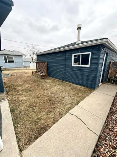 716 Bankview Drive, Drumheller, AB - Outdoor With Exterior