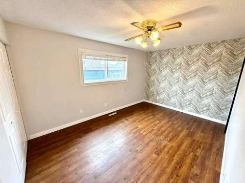 716 Bankview Drive, Drumheller, AB - Indoor Photo Showing Other Room