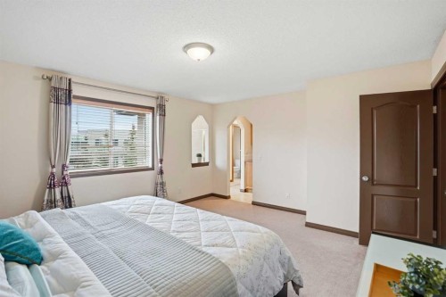6 Springborough Green Sw, Calgary, AB - Indoor Photo Showing Bedroom