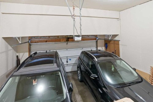 6 Springborough Green Sw, Calgary, AB - Indoor Photo Showing Garage