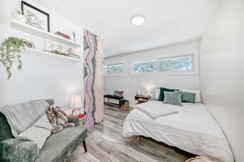 3304 46 Street Sw, Calgary, AB - Indoor Photo Showing Bedroom