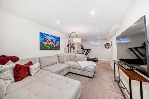 3304 46 Street Sw, Calgary, AB - Indoor