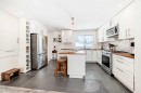 3304 46 Street Sw, Calgary, AB  - Indoor Photo Showing Kitchen With Upgraded Kitchen 