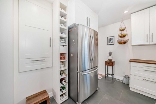 3304 46 Street Sw, Calgary, AB - Indoor