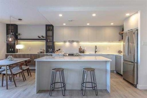 407-1330 15 Avenue SW Calgary, AB T3C 3N7