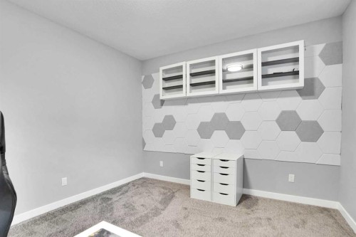 3 Muirfield Close, Lyalta, AB - Indoor Photo Showing Other Room