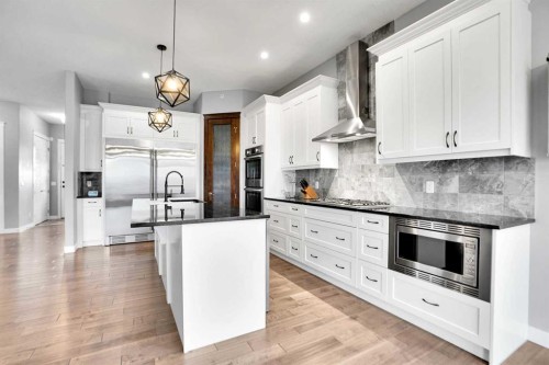 3 Muirfield Close, Lyalta, AB - Indoor Photo Showing Kitchen With Upgraded Kitchen