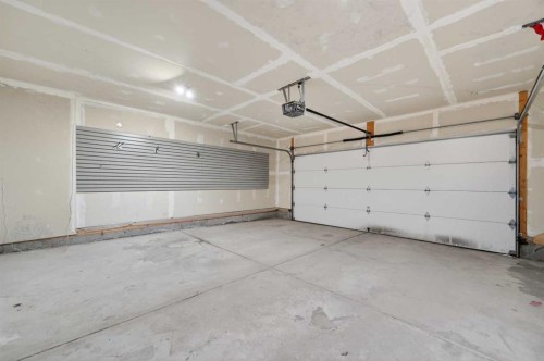 99 Evansbrooke Manor Nw, Calgary, AB - Indoor Photo Showing Garage