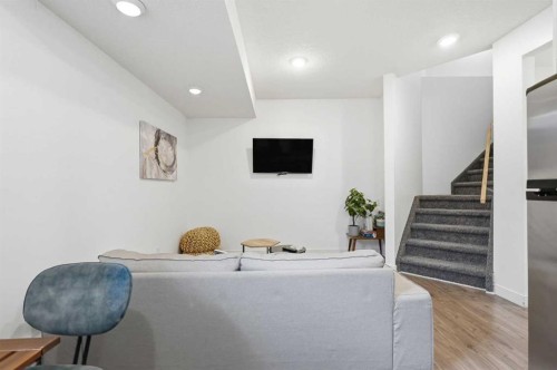 45 Copperpond Avenue Se, Calgary, AB - Indoor Photo Showing Other Room