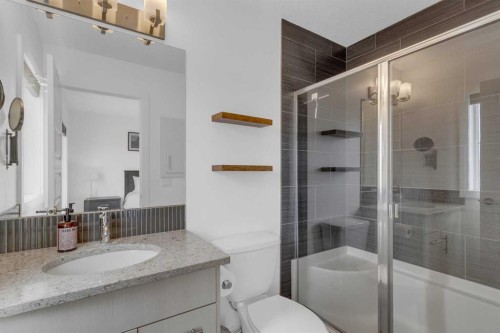 424 Quarry Way Se, Calgary, AB - Indoor Photo Showing Bathroom